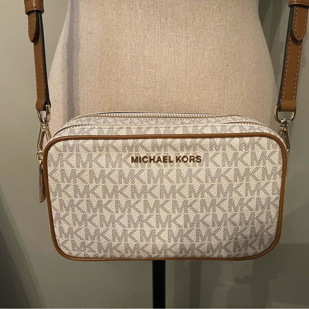 Michael Kors ‘Connie’ Crossbody Camera Bag - Picture 10 of 16